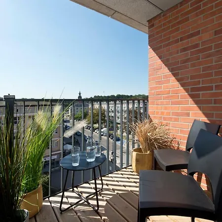 Chic Designer With Original Art And Old Town View Apartment *